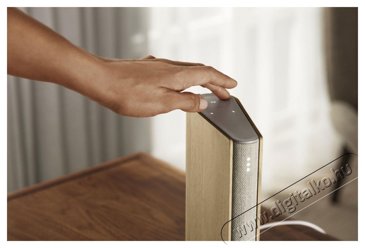 Bang&Olufsen Beosound EMERGE Gold tone Audio-Video / Hifi / Multim&eacute;dia - Hordozhat&oacute;, vezet&eacute;k n&eacute;lk&uuml;li / bluetooth hangsug&aacute;rz&oacute; - Hordozhat&oacute;, vezet&eacute;k n&eacute;lk&uuml;li / bluetooth hangsug&aacute;rz&oacute; - 523952