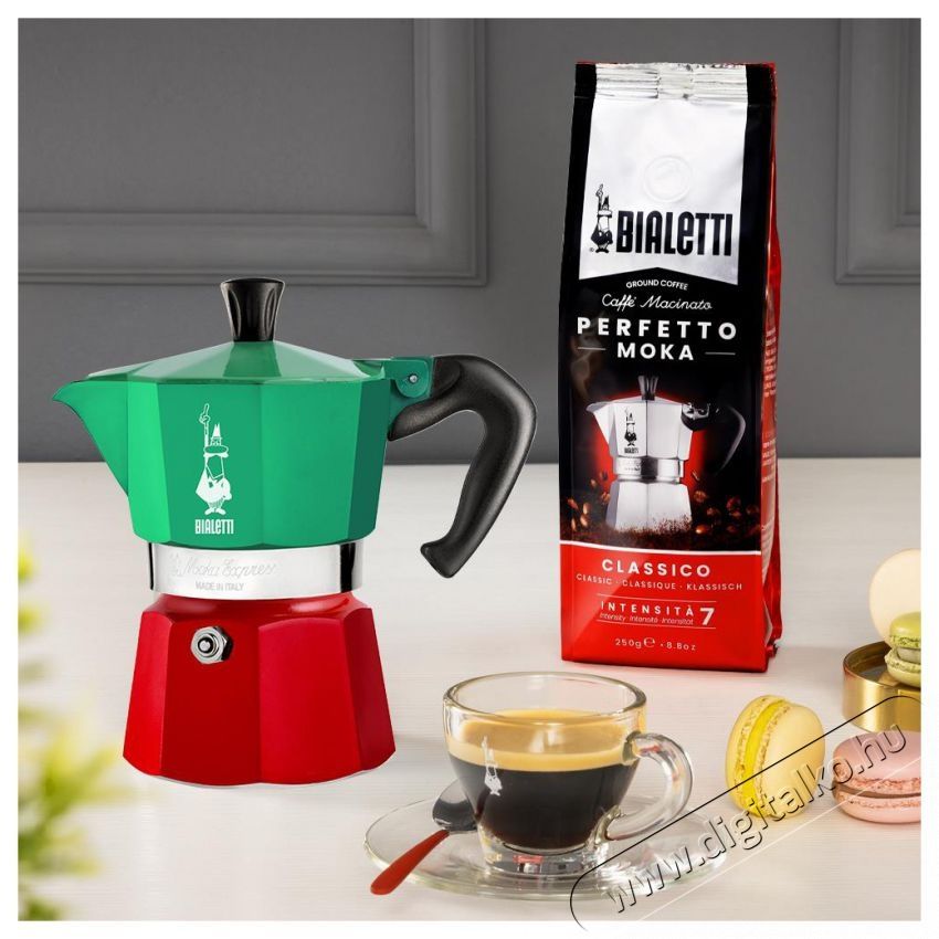 Bialetti Moka Express ITALIA, hatszem&eacute;lyes Konyhai term&eacute;kek - K&aacute;v&eacute;főző / k&aacute;v&eacute;&ouml;rlő / kieg&eacute;sz&iacute;tő - Kotyog&oacute; k&aacute;v&eacute;főző - 524353