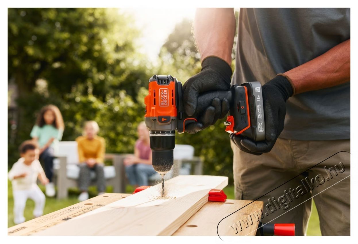 Black & Decker BCD383XN kompakt akkumul&aacute;toros f&uacute;r&oacute;kalap&aacute;cs &eacute;s csavarh&uacute;z&oacute;, 15V, 1550rpm, 45Nm forgat&oacute;nyomat&eacute;k, 13mm tokm&aacute;ny, &Ouml;vcsipesz, Akkumul&aacute;tor/T&ouml;ltő n&eacute;lk&uuml;l, Kartondoboz H&aacute;ztart&aacute;s / Otthon / K&uuml;lt&eacute;r - Szersz&aacute;m - F&uacute;r&oacute; / f&uacute;r&oacute;kalap&aacute;cs - 536176