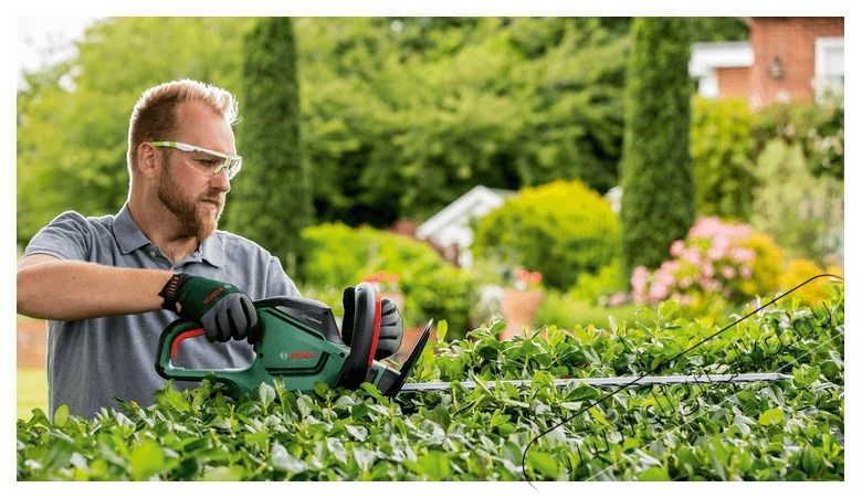Bosch UniversalHedgeCut 60 elektromos s&ouml;v&eacute;nyv&aacute;g&oacute; (06008C0703) H&aacute;ztart&aacute;s / Otthon / K&uuml;lt&eacute;r - K&uuml;lt&eacute;r / kerti term&eacute;k / grill - S&ouml;v&eacute;ny / k&eacute;zi fű &eacute;s lomb v&aacute;g&oacute; - 414840