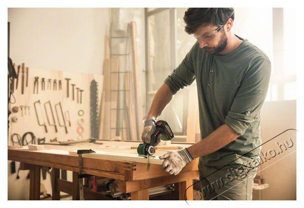 Bosch AKU AdvancedCut 18V (1x2,5 Ah) 0.603.3D5.101 egykezes l&aacute;ncfűr&eacute;sz H&aacute;ztart&aacute;s / Otthon / K&uuml;lt&eacute;r - K&uuml;lt&eacute;r / kerti term&eacute;k / grill - L&aacute;ncfűr&eacute;sz - 518541