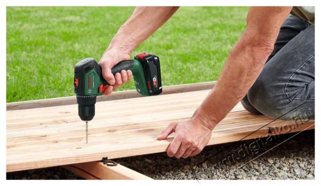 Bosch UniversalDrill 18V-55 (2x 2,0 Ah) + AL18V-20 H&aacute;ztart&aacute;s / Otthon / K&uuml;lt&eacute;r - Szersz&aacute;m - F&uacute;r&oacute; / f&uacute;r&oacute;kalap&aacute;cs - 518586