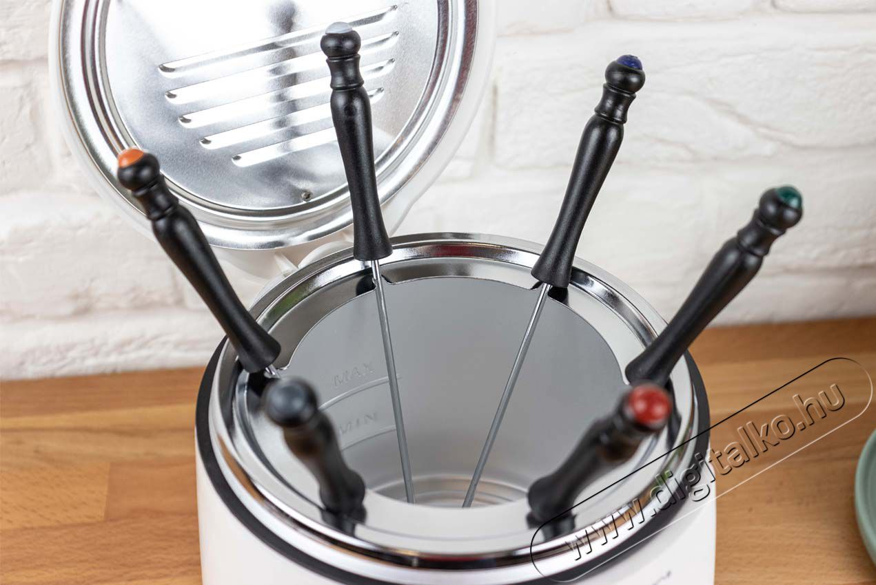 Clatronic FFR 2916 olajs&uuml;tő/fondue k&eacute;sz&iacute;tő Konyhai term&eacute;kek - Konyhai kisg&eacute;p (s&uuml;t&eacute;s / főz&eacute;s / hűt&eacute;s / &eacute;telk&eacute;sz&iacute;t&eacute;s) - Konyhai k&uuml;l&ouml;nlegess&eacute;g - 347880