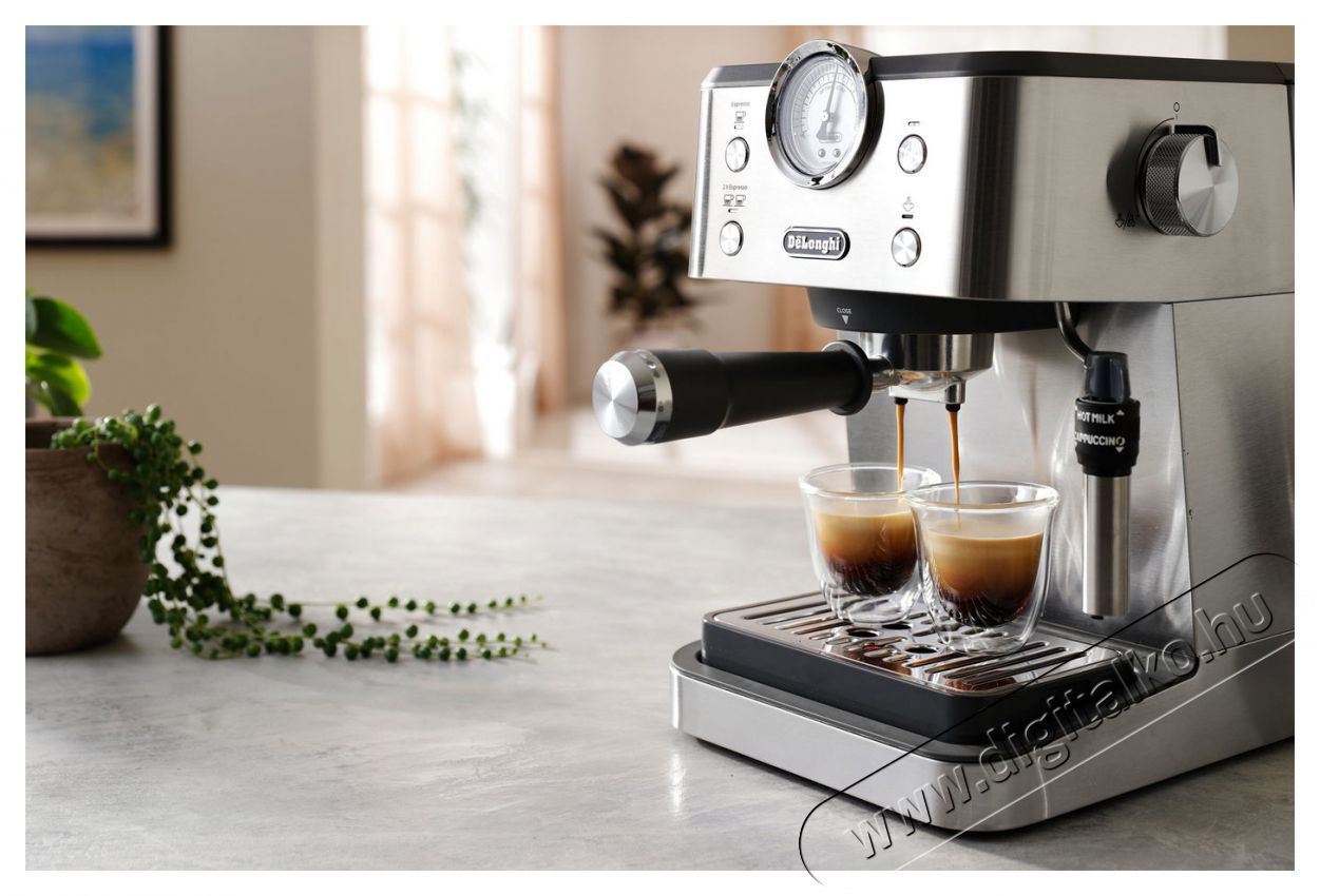 Delonghi Linea Classic EM450.M Konyhai term&eacute;kek - K&aacute;v&eacute;főző / k&aacute;v&eacute;&ouml;rlő / kieg&eacute;sz&iacute;tő - Pressz&oacute; k&aacute;v&eacute;főző - 529366