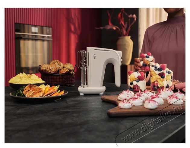 Electrolux EHM4W 300 feh&eacute;r k&eacute;zi mixer Konyhai term&eacute;kek - Konyhai kisg&eacute;p (elők&eacute;sz&iacute;t&eacute;s / feldolgoz&aacute;s) - K&eacute;zi mixer - 502539
