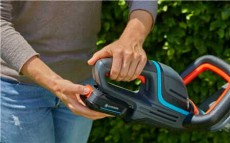 Gardena 14731-20 ComfortCut 60/18V P4A S&ouml;v&eacute;nyny&iacute;r&oacute; akkumul&aacute;torral H&aacute;ztart&aacute;s / Otthon / K&uuml;lt&eacute;r - K&uuml;lt&eacute;r / kerti term&eacute;k / grill - S&ouml;v&eacute;ny / k&eacute;zi fű &eacute;s lomb v&aacute;g&oacute; - 365547