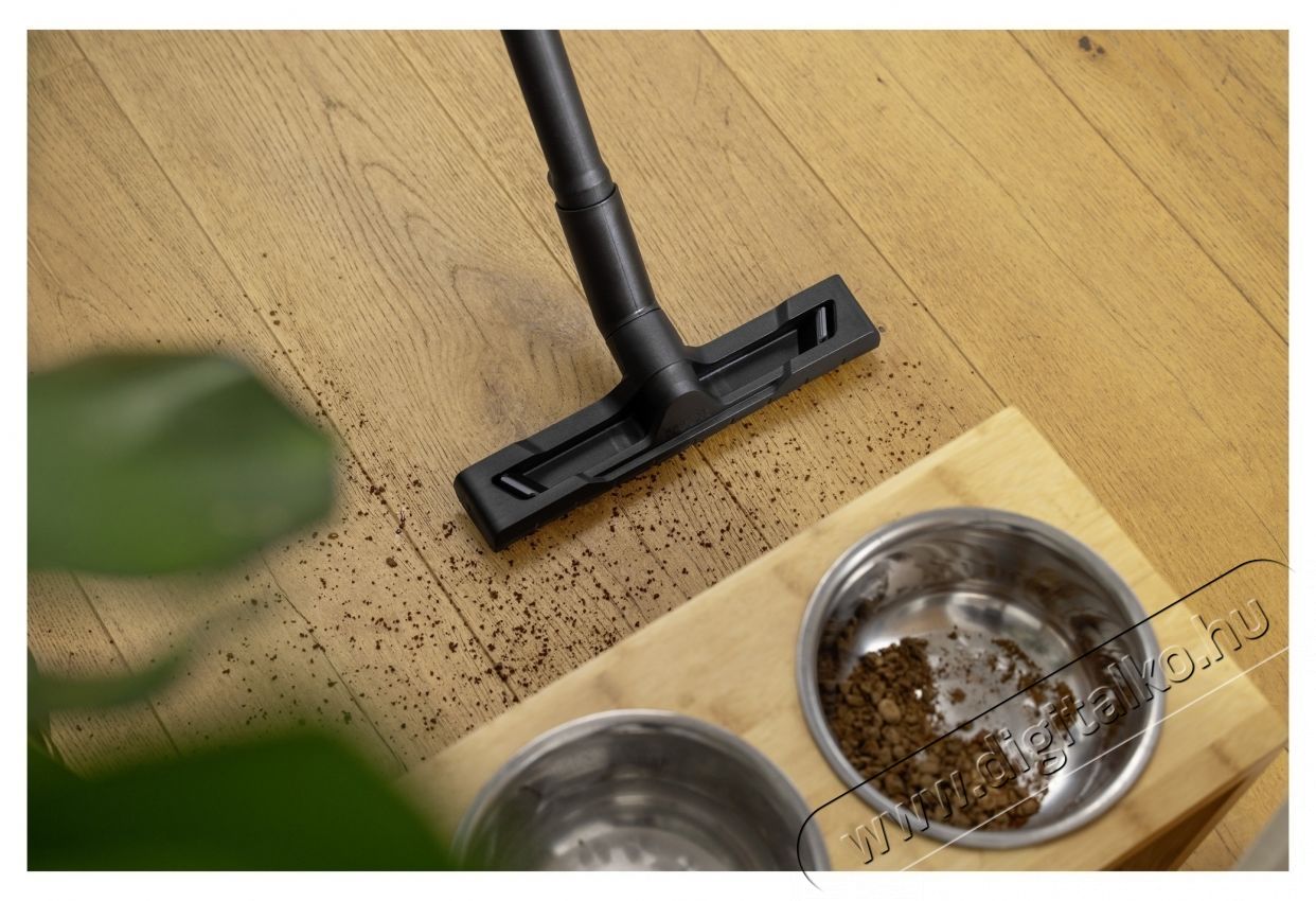 Karcher SE 4 PLUS 1.081-170.0 TAKAR&Iacute;T&Oacute;G&Eacute;P H&aacute;ztart&aacute;s / Otthon / K&uuml;lt&eacute;r - Porsz&iacute;v&oacute; / takar&iacute;t&oacute;g&eacute;p - Sz&aacute;raz-nedves takar&iacute;t&oacute;g&eacute;p - 513652