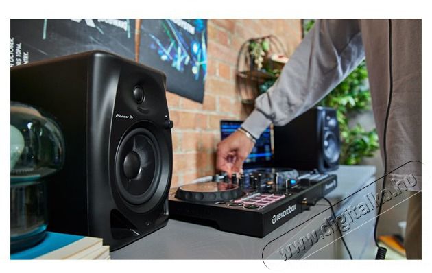 Pioneer Pioneer DJ DM-40D-BT fekete Bluetooth csatlakoz&aacute;s&uacute; monitor hangfalp&aacute;r Audio-Video / Hifi / Multim&eacute;dia - Hangfal - Hangfalszett - Studio / zenekari hangfal - 457003