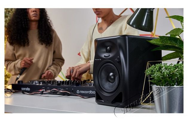 Pioneer Pioneer DJ DM-40D-BT fekete Bluetooth csatlakoz&aacute;s&uacute; monitor hangfalp&aacute;r Audio-Video / Hifi / Multim&eacute;dia - Hangfal - Hangfalszett - Studio / zenekari hangfal - 457003