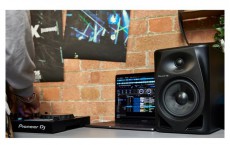 Pioneer DJ DM-40D fekete monitor hangfalp&aacute;r Audio-Video / Hifi / Multim&eacute;dia - Hangfal - Hangfalszett - Studio / zenekari hangfal - 457056