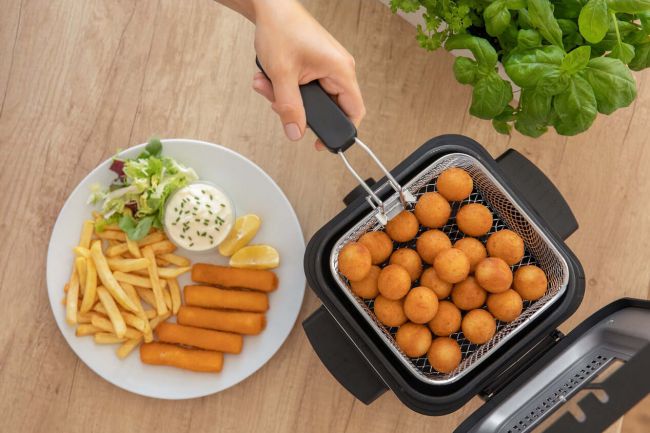 Sencor SFR 6200SS Fritőz Konyhai term&eacute;kek - Konyhai kisg&eacute;p (s&uuml;t&eacute;s / főz&eacute;s / hűt&eacute;s / &eacute;telk&eacute;sz&iacute;t&eacute;s) - Olajs&uuml;tő - 364585