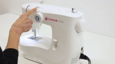 Singer M2105 varr&oacute;g&eacute;p - feh&eacute;r H&aacute;ztart&aacute;s / Otthon / K&uuml;lt&eacute;r - Varr&oacute;g&eacute;p - 366871
