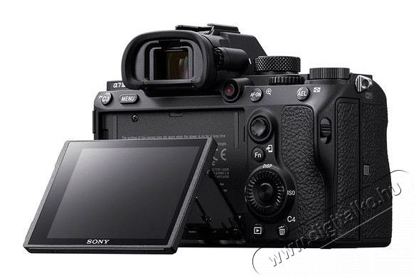 SONY Alpha 7 III (ILCE-7M3B) v&aacute;z F&eacute;nyk&eacute;pezőg&eacute;p / kamera - DSLR t&uuml;k&ouml;rreflexes f&eacute;nyk&eacute;pezőg&eacute;p - 344664