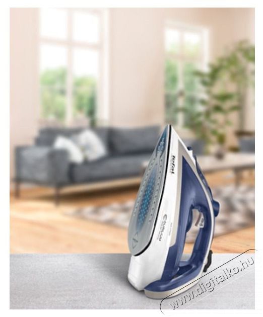 Tefal FV6812E0 Ultragliss Plus s&ouml;t&eacute;tk&eacute;k-feh&eacute;r gőz&ouml;lős vasal&oacute; H&aacute;ztart&aacute;s / Otthon / K&uuml;lt&eacute;r - Vasal&oacute; - Vasal&oacute; - 431694