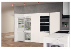Whirlpool WHC18 T573 HŰTŐ BE&Eacute;P&Iacute;THETŐ ALULFAGYASZT&Oacute;S Konyhai term&eacute;kek - Hűtő, fagyaszt&oacute; (be&eacute;p&iacute;thető) - Alulfagyaszt&oacute;s kombin&aacute;lt hűtő - 372665